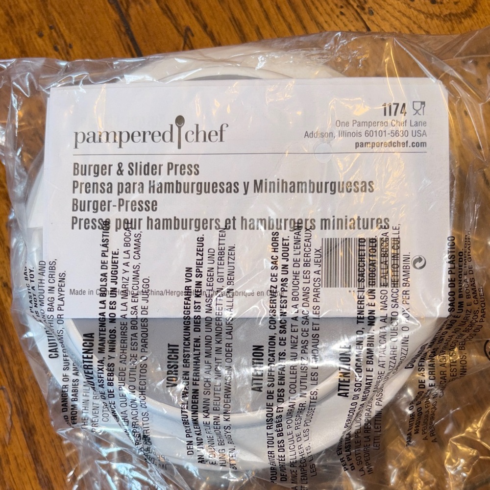 Pampered Chef White Burger Press
New in original unopened packaging